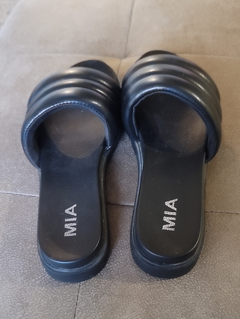 MIA Black Puffer Slide Sandals Mishel Sz 6.5 - Picture 2 of 6